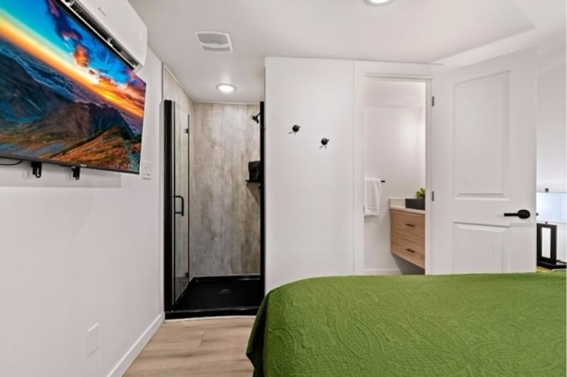 Yogi Bear™ Two Bedroom Glamping Cabin-11